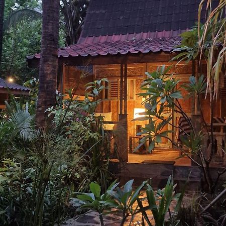 Villas Light House - Eco-Traditional Joglo Gili Trawangan Dış mekan fotoğraf